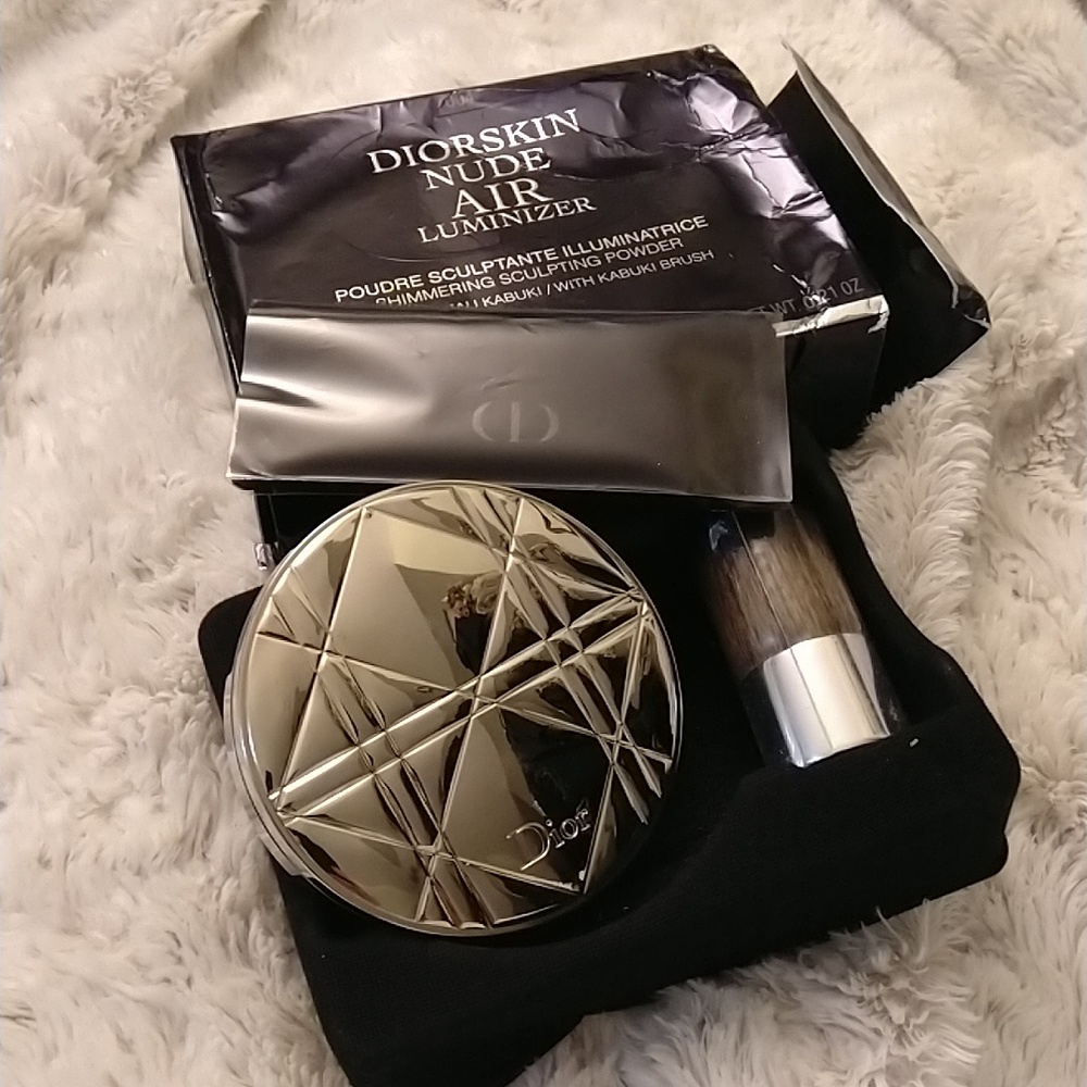 Diorskin Nude Air Luminizer Kit in 004 with Kabuki brush and travel pouch ✨NEW✨